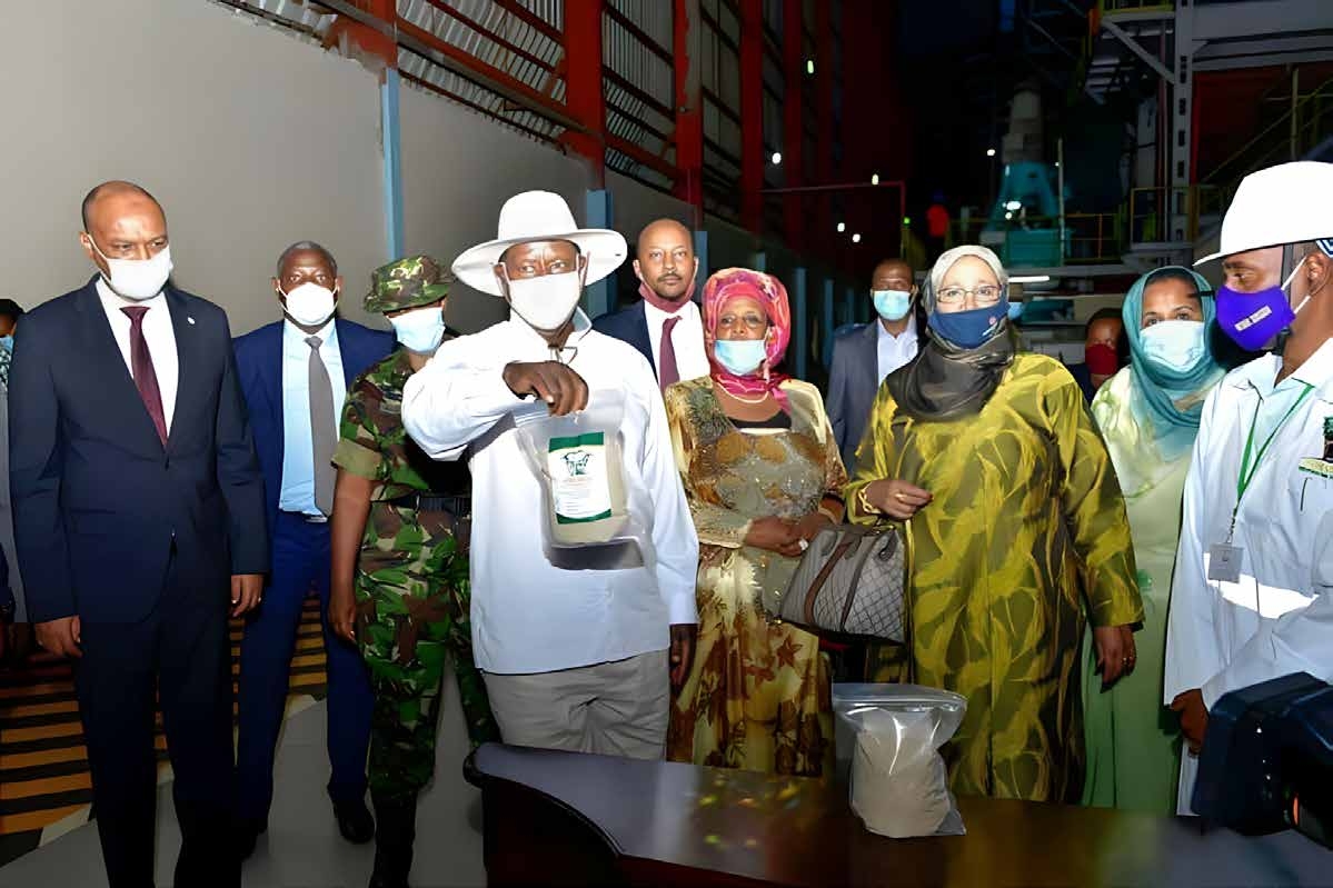Dahabshil Group CEO Abdirashid Duale with President Museveni and Amina Hersi, CEO of Atiak Sugar Factory.
